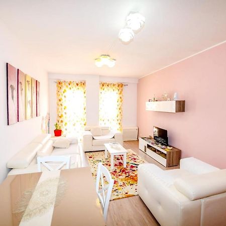 Happy Stories' Apartment In City Centre Shkodër Buitenkant foto