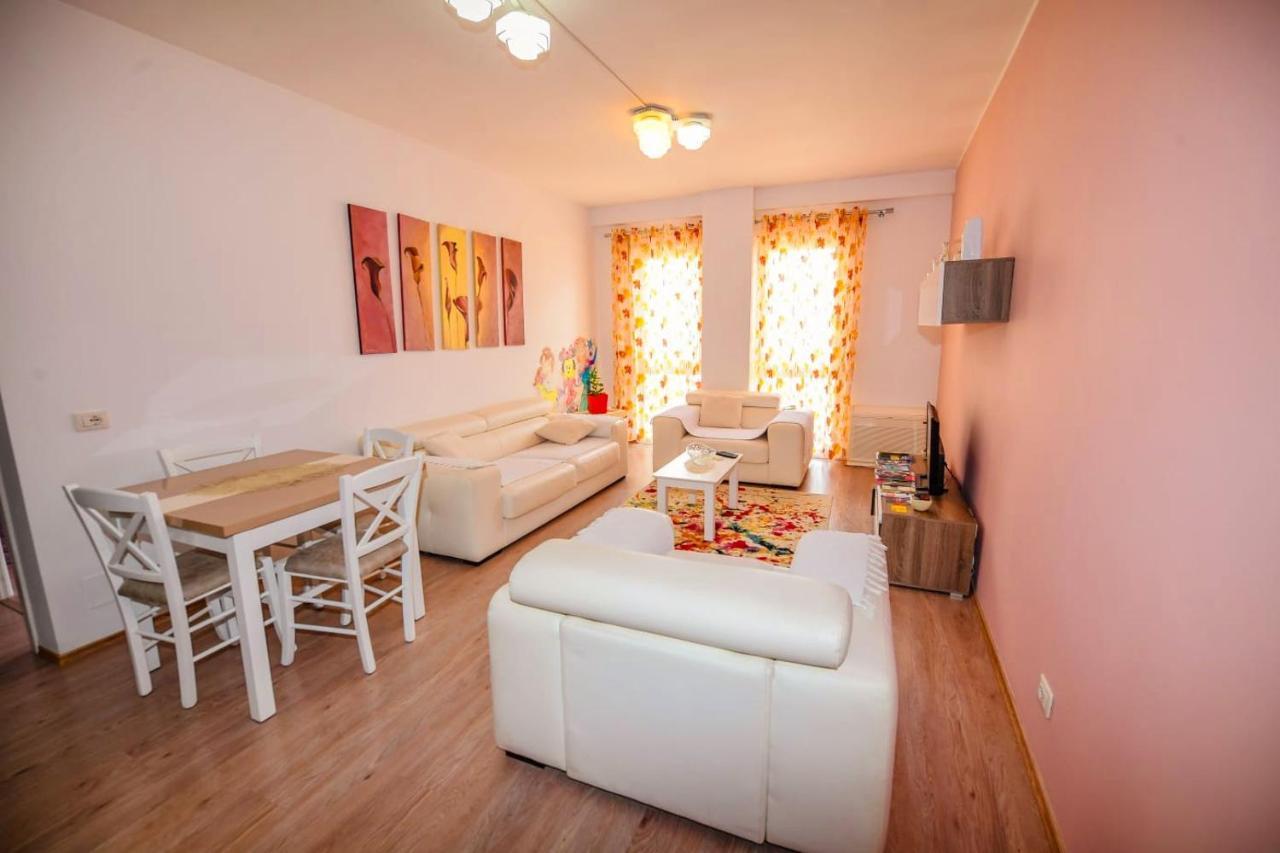 Happy Stories' Apartment In City Centre Shkodër Buitenkant foto